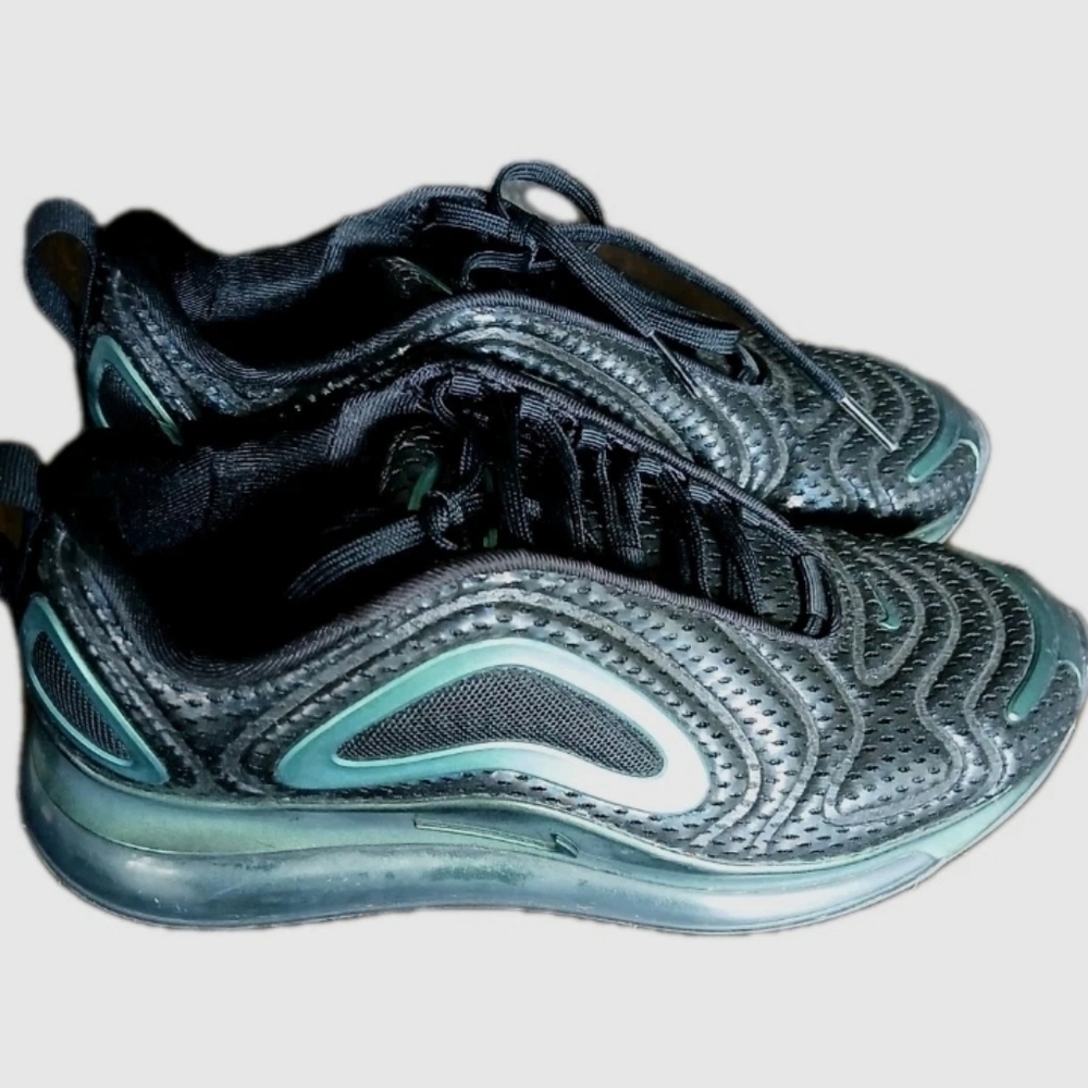 Nike Air Max 720 Throwback Future Black Green Iridescent Size 6.5 Women's